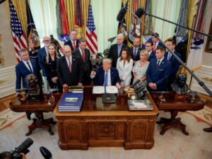 trump_789342165