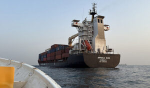 gargo_ship_near_bab_mandieb_654978